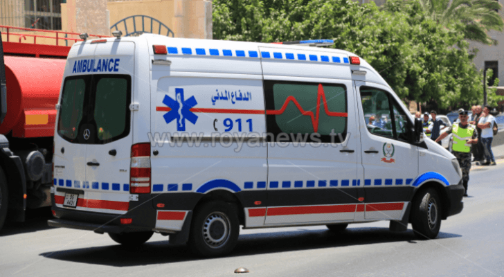 سيارة إسعاف تابعة للدفاع المدني