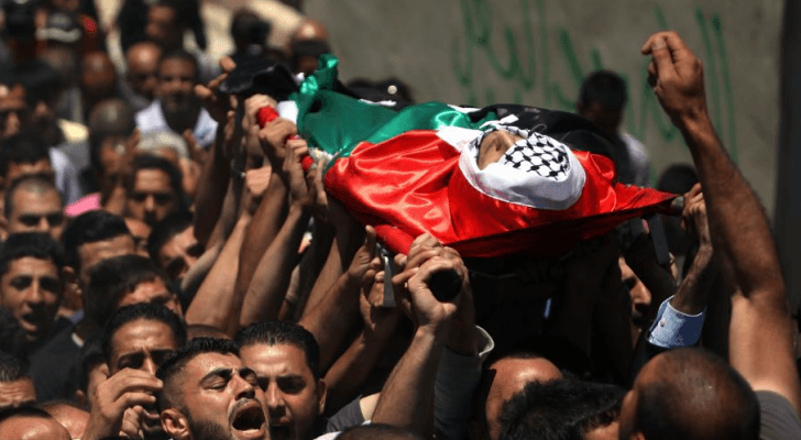 فلسطينيون يشيعون جثمان أحد الشهداء