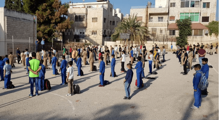 طلبة مدرسة حكومية خلال الطابور الصباحي