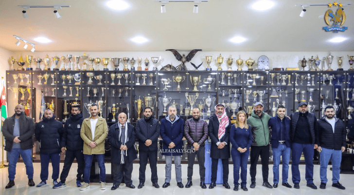 الجهاز الفني والإداري للفريق