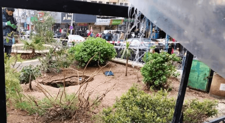 انهيار سقف الملجأ القديم في منطقة دوار الساعة بإربد