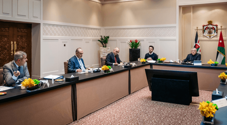 لقاء الفريق الحكومي مع جلالة الملك وولي العهد في قصر الحسينية