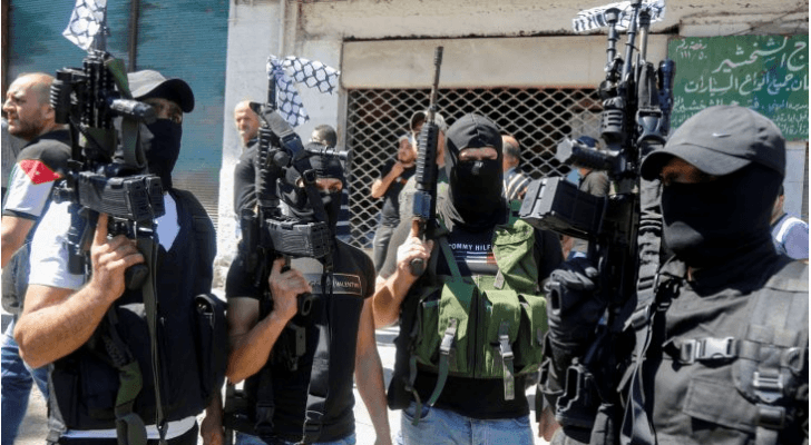 صورة تعبيرية لمقاومين فلسطينيين في إحدى مدن الضفة الغربية