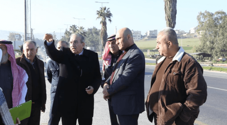وزير الأشغال العامة المهندس ماهر أبو السمن أثناء تفقد طريق عمان جرش