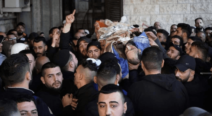 لحظة تشييع جثمان أحد شهداء مدينة نابلس