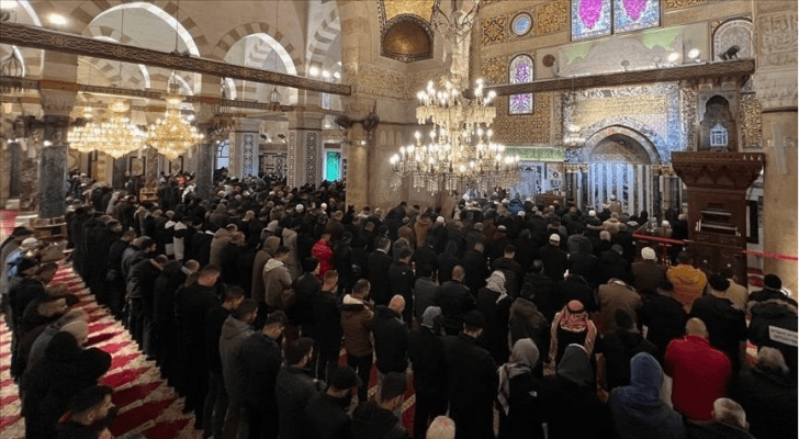 صورة أرشيفية من إقامة صلاة الغائب في مساجد فلسطين على أرواح الشهداء
