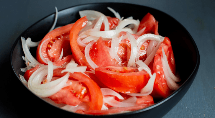 بصل وبندورة