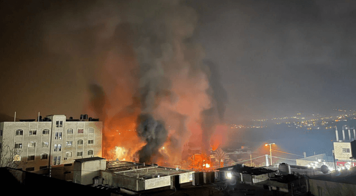 المستوطنون يهاجمون ممتلكات الفلسطينيين ويحرقونه
