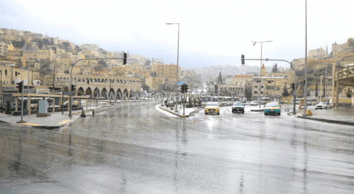 مشهد أرشيفي للامطار من العاصمة عمان