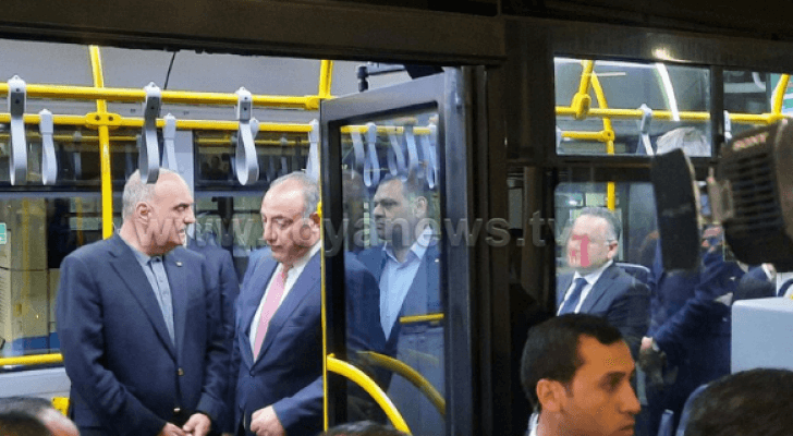 رئيس الوزراء بشر الخصاونة أثناء جولته التفقدية
