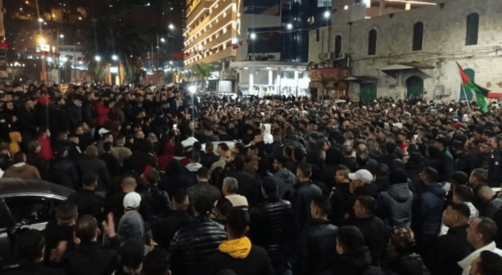 صورة أرشيفية من مسيرات ليلية في فلسطين