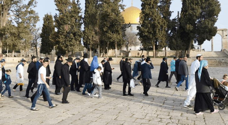 مستوطنون أثناء اقتحامهم المسجد الأقصى