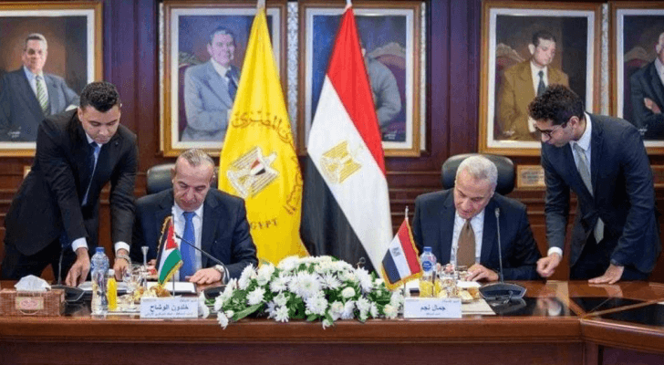 جانب من توقيع الاتفاقية