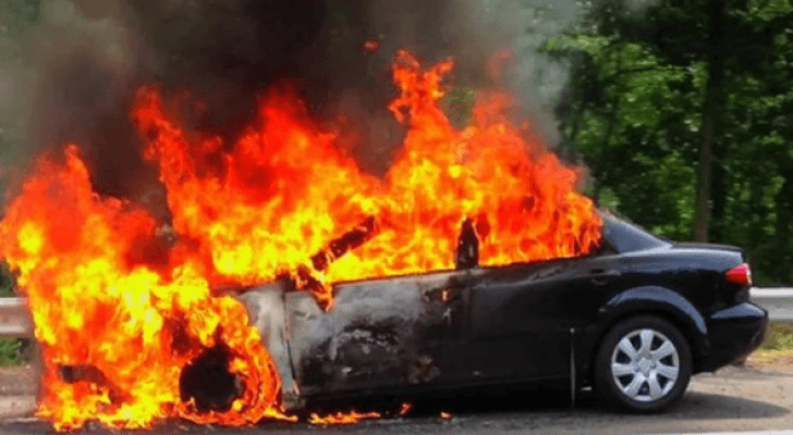 صورة أرشيفية لحريق مركبة