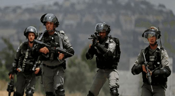 جيش الاحتلال يطلق النار صوب الفلسطينيين