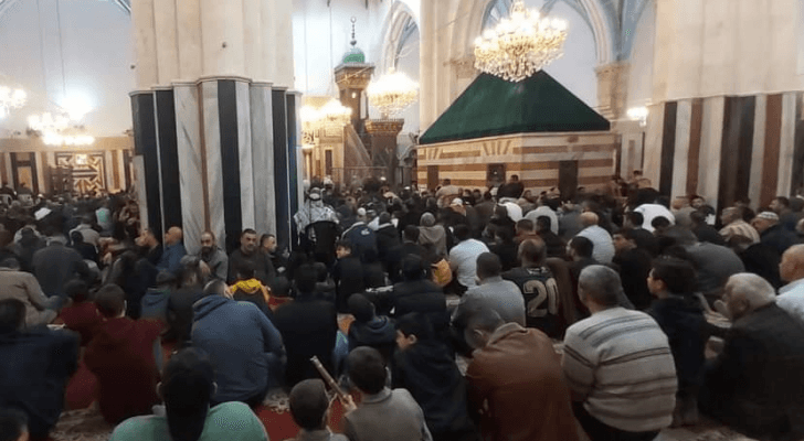 آلاف المصلين في المسجد الإبراهيمي في الخليل