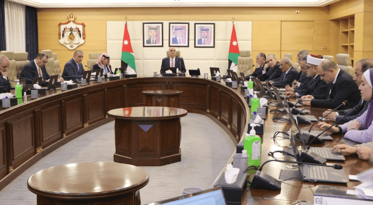 رئيس الوزراء بشر الخصاونة خلال الاجتماع