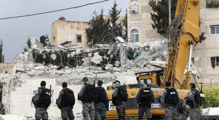 قوات الاحتلال تهدم منزلا في احدى القرى الفلسطينية