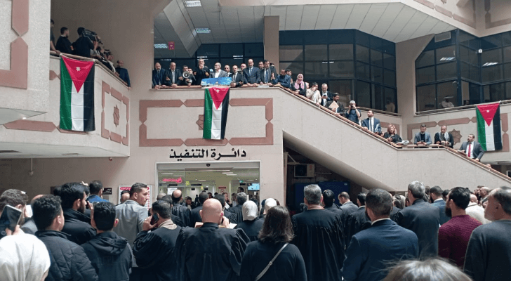 وقفة تضامنية للمحامين في محاكم الأردن