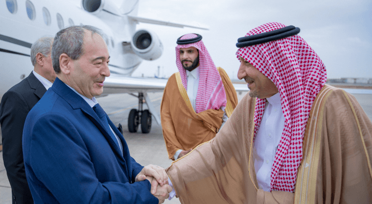 وزير الخارجية السوري أثناء وصوله إلى السعودية