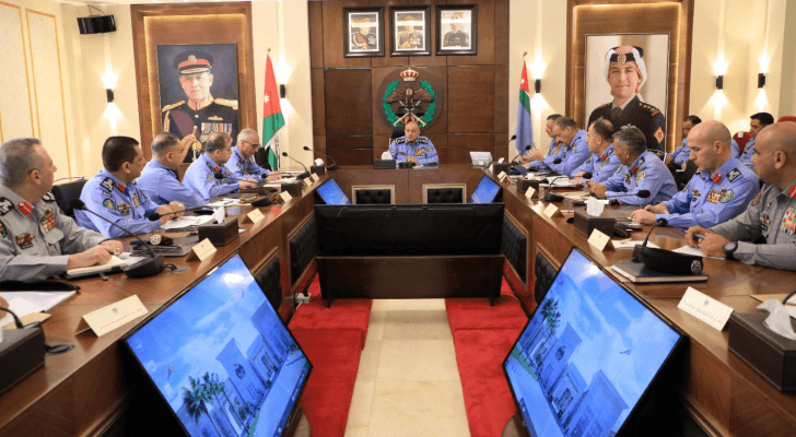 من اجتماع مدير الأمن العام لمتابعة تنفيذ الخطط الأمنية والمرورية والمجتمعية التي وضعتها المديرية بمناسبة عيد الفطر