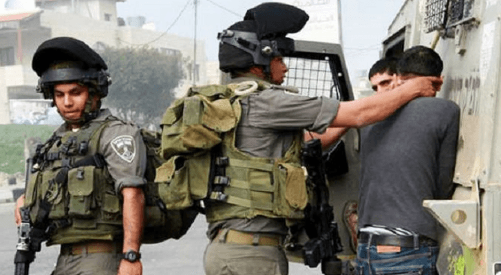 الاحتلال يعتقل فلسطينيين