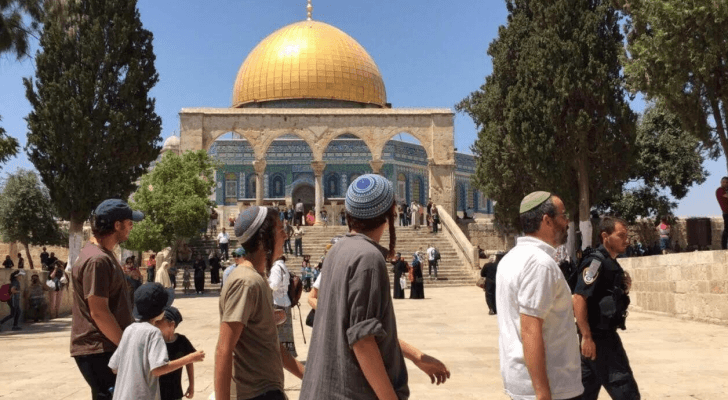 مستوطنون يقتحمون المسجد الأقصى