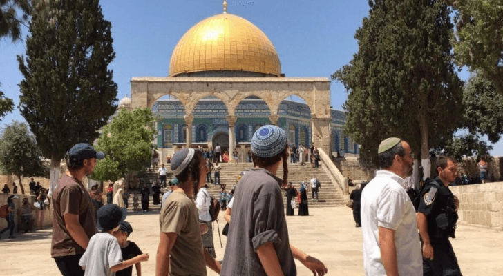 مستوطنون أثناء اقتحام المسجد الأقصى