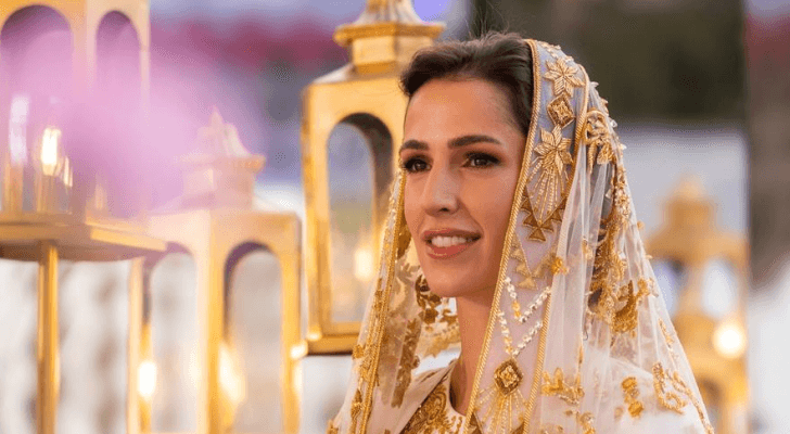 الآنسة رجوة آل سيف
