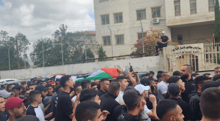 الفلسطينيون يشيعون جثمان الشاب خليل الأنيس