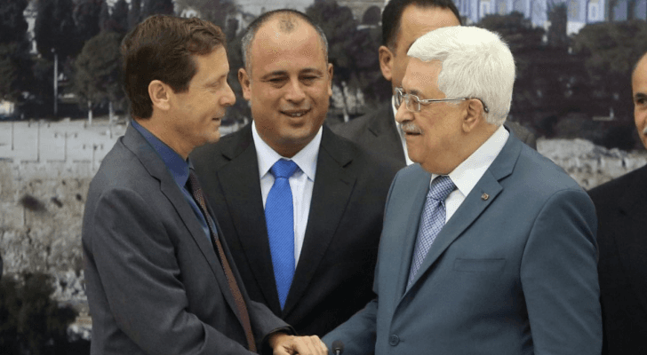 الرئيس الفلسطيني محمود عباس ورئيس كيان الاحتلال يتسحاق هرتسوغ