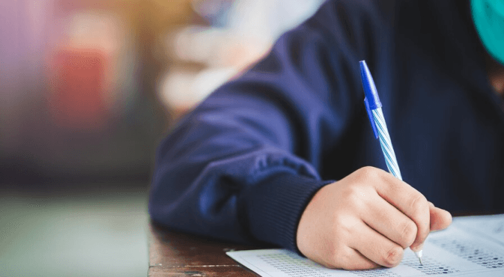 طالب يتقدم لامتحان - تعبيرية