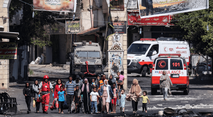 عائلات فلسطينية مهجرة من مخيم جنين