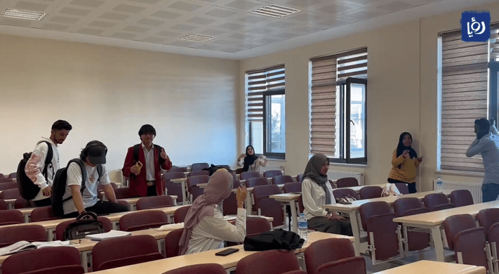 طلبة عرب وأجانب