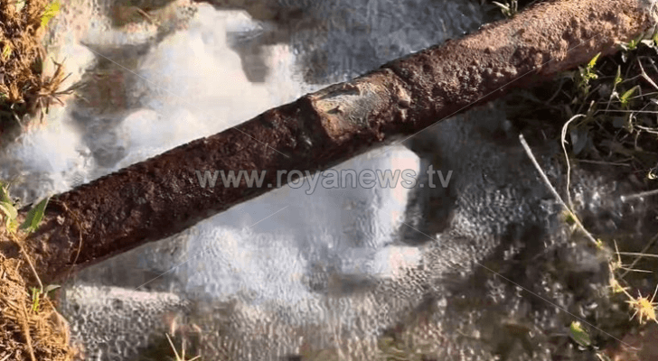 هدر مياه من أحد الخطوط في المفرق