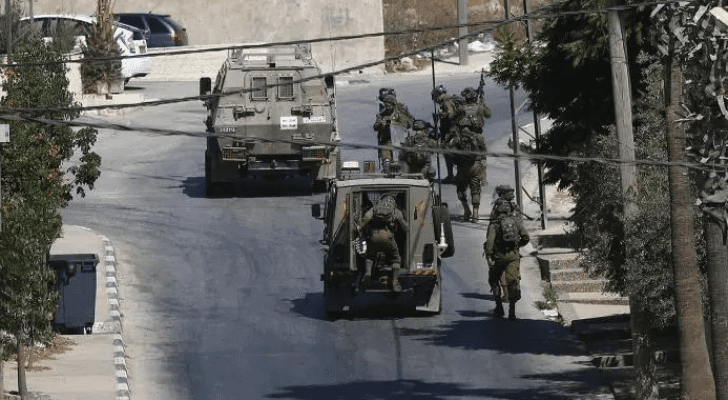 عناصر من قوات الاحتلال في إحدى الشوارع الفلسطينية