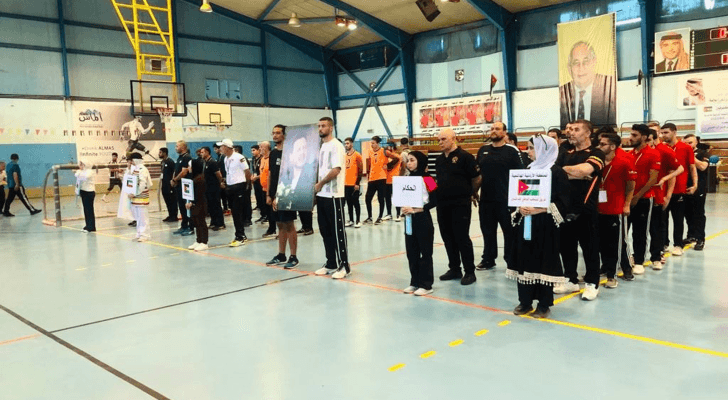 من الافتتاح