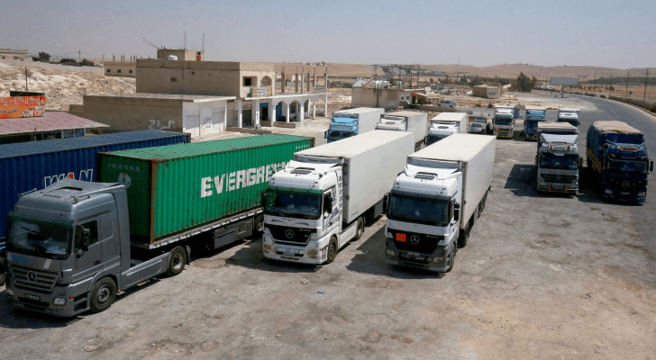 صورة تعبيرية لشاحنات نقل بري
