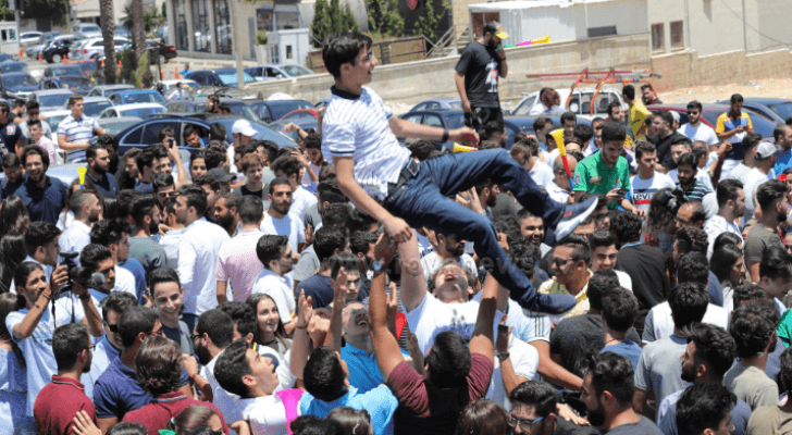 احتفالات طلبة التوجيهي