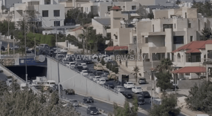 أزمة مرورية في أحد شوارع العاصمة عمان