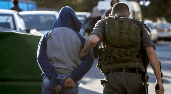 قوات الاحتلال تعتقل فلسطيني "أرشيفية"