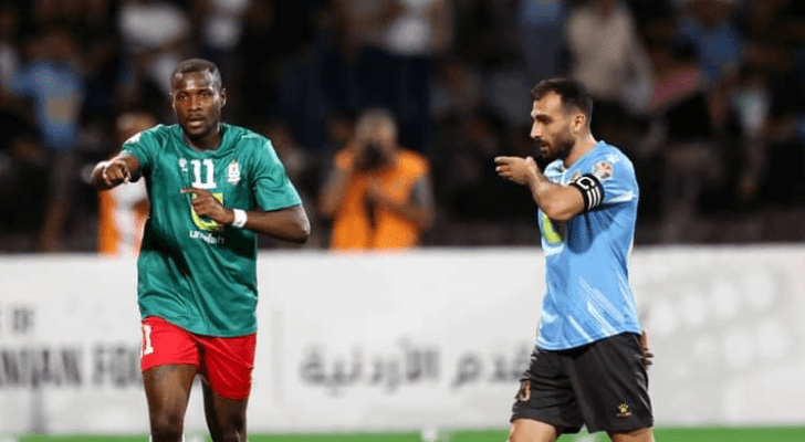 لاعبا الوحدات والفيصلي