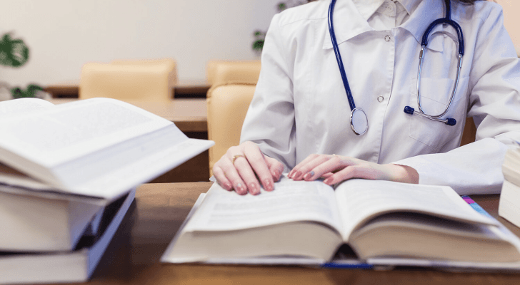 مطالبات بإنهاء العمل بنظام "السيستمات" لطلبة الطب بجامعة مؤتة