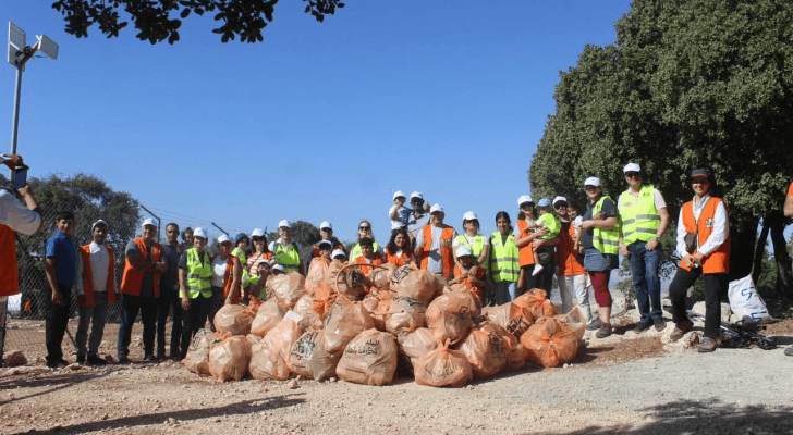 السفارة البريطانية وجمعية وادي يتعاونان لتنظيف غابة في السلط