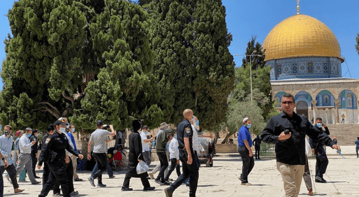 مستوطنون يقتحمون المسجد الأقصى