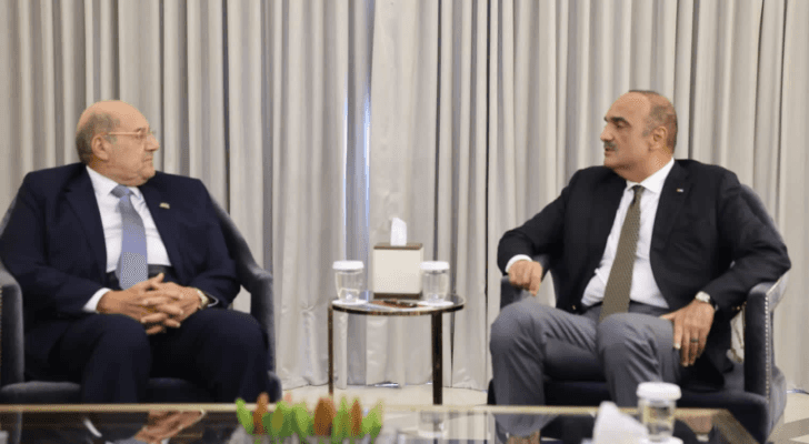 رئيس الوزراء بشر الخصاونة ورئيس مجلس الشيوخ المصري عبدالوهاب عبدالرزاق