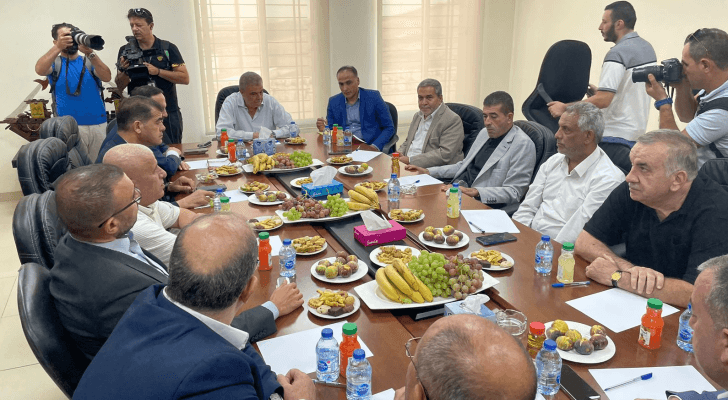 من الاجتماع