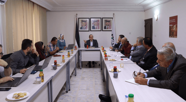 أمين المركز الوطني لمكافحة الأوبئة والأمراض السارية الدكتور محمد اليحيى أثناء الاجتماع