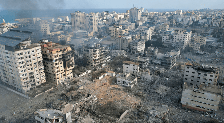 صورة جوية تظهر هدم مباني جراء الضربات على غزة