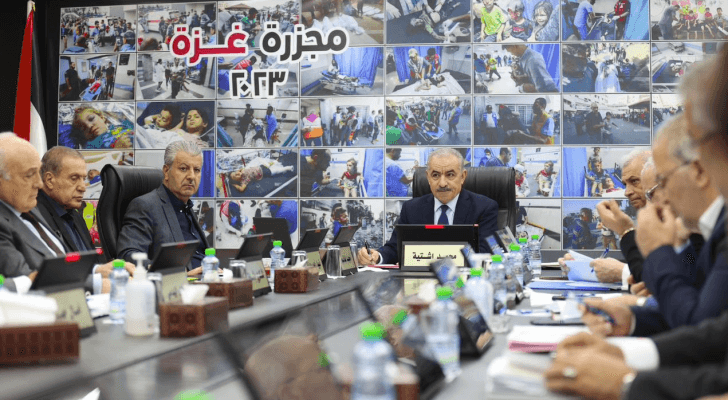 رئيس الوزراء الفلسطيني أثناء اجتماعه مع مجلس الوزراء